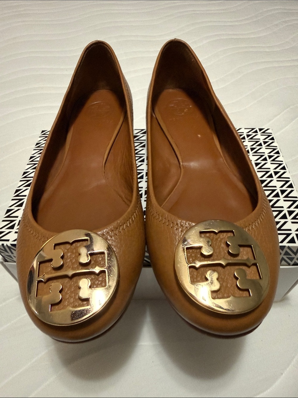 Tory Burch Miller Leather Ballet Flats in Tan with Gold Logo Sz 8.5